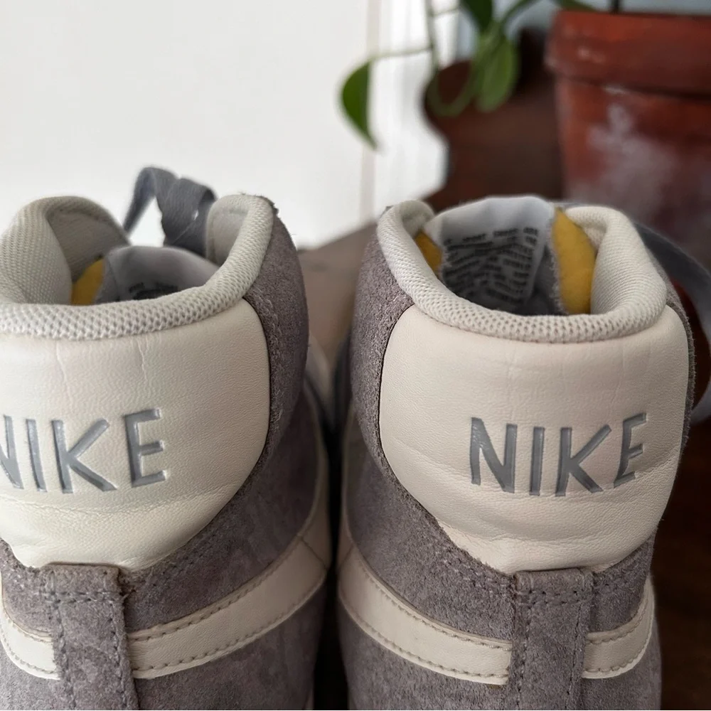 Nike Blazer Mid Premium Vintage
Wolf Grey Baroque, Genuine Suede, Unisex - Picture 10 of 16